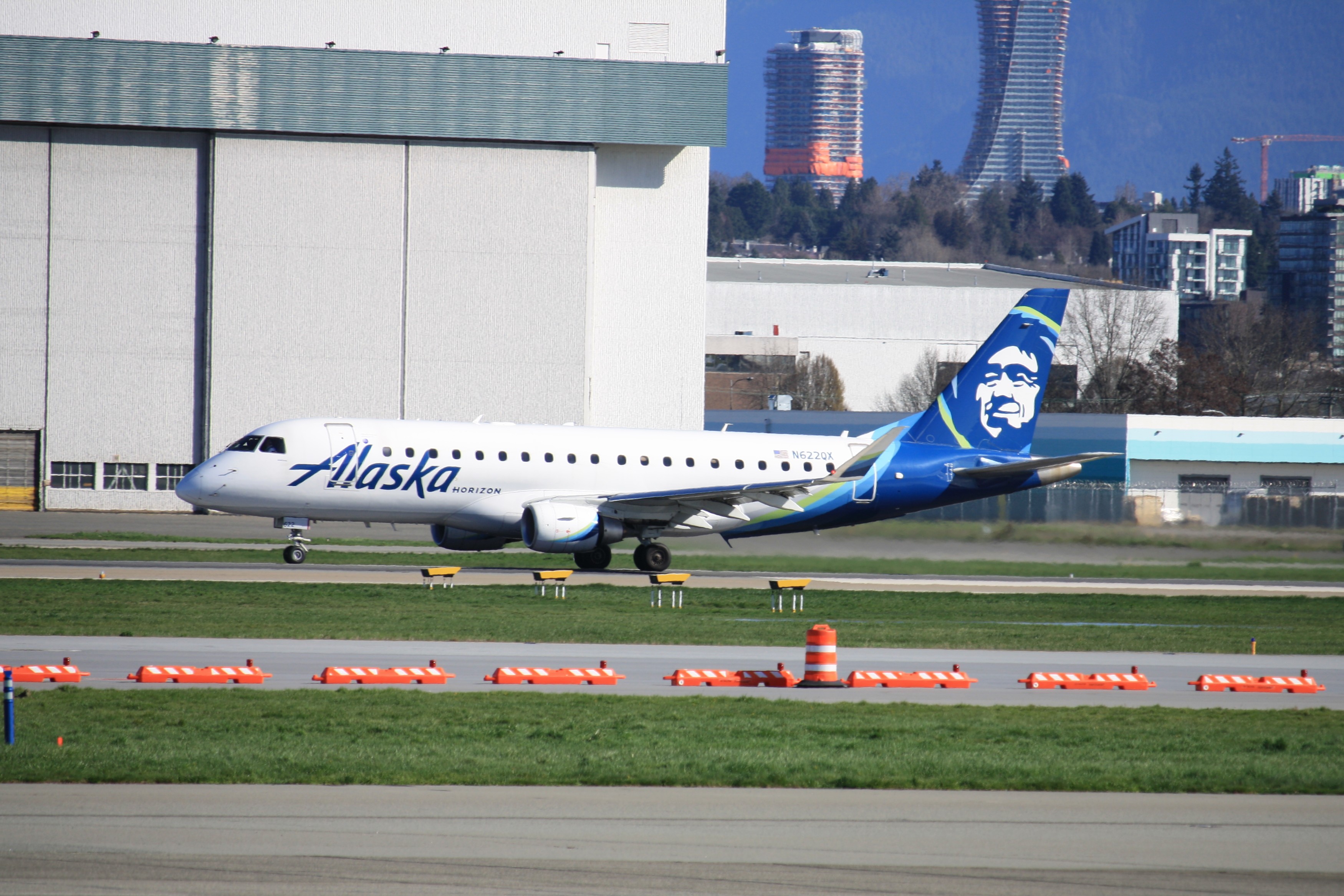 Alaska Airlines EMBRAER 175