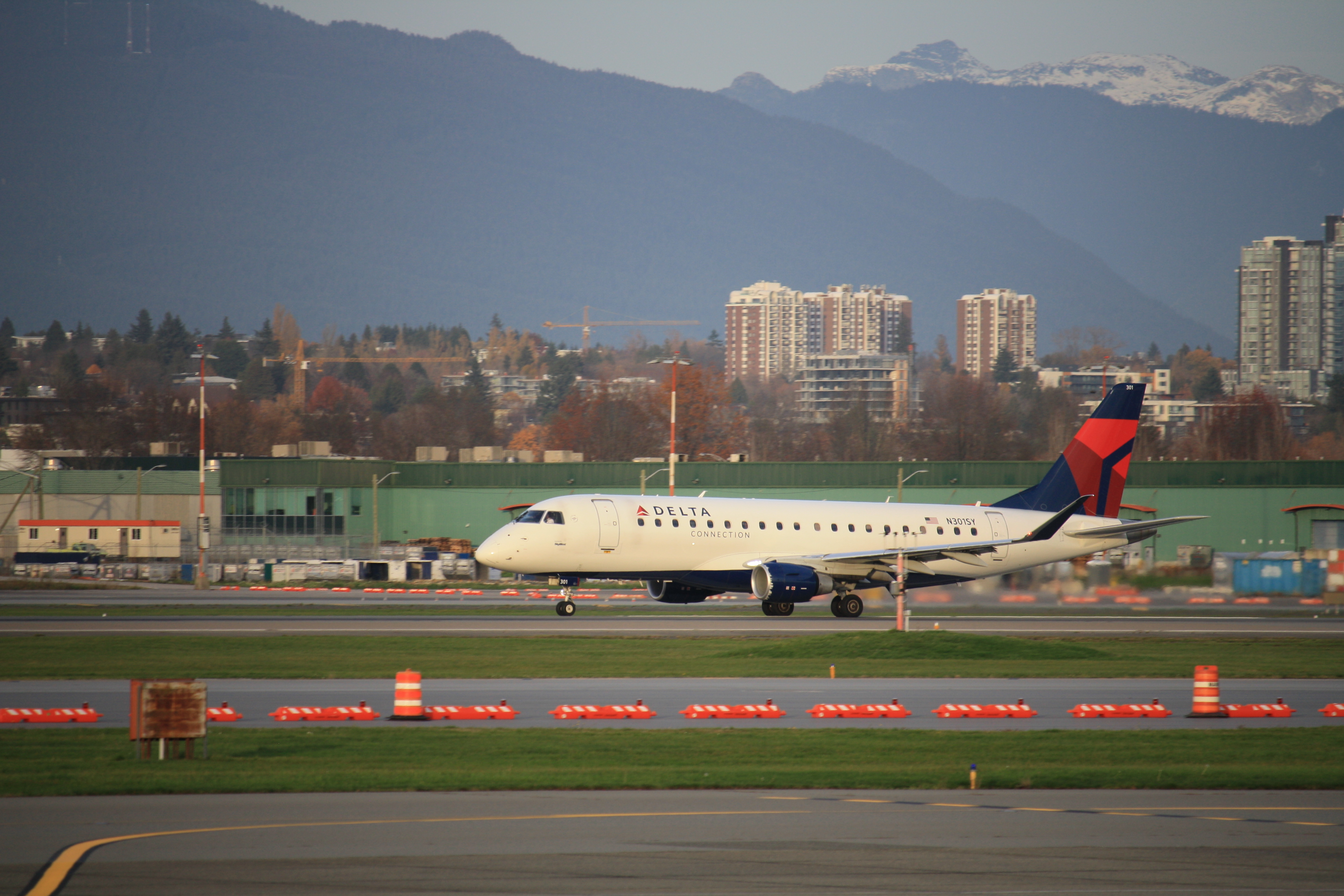 Delta Air Lines EMBRAER 175