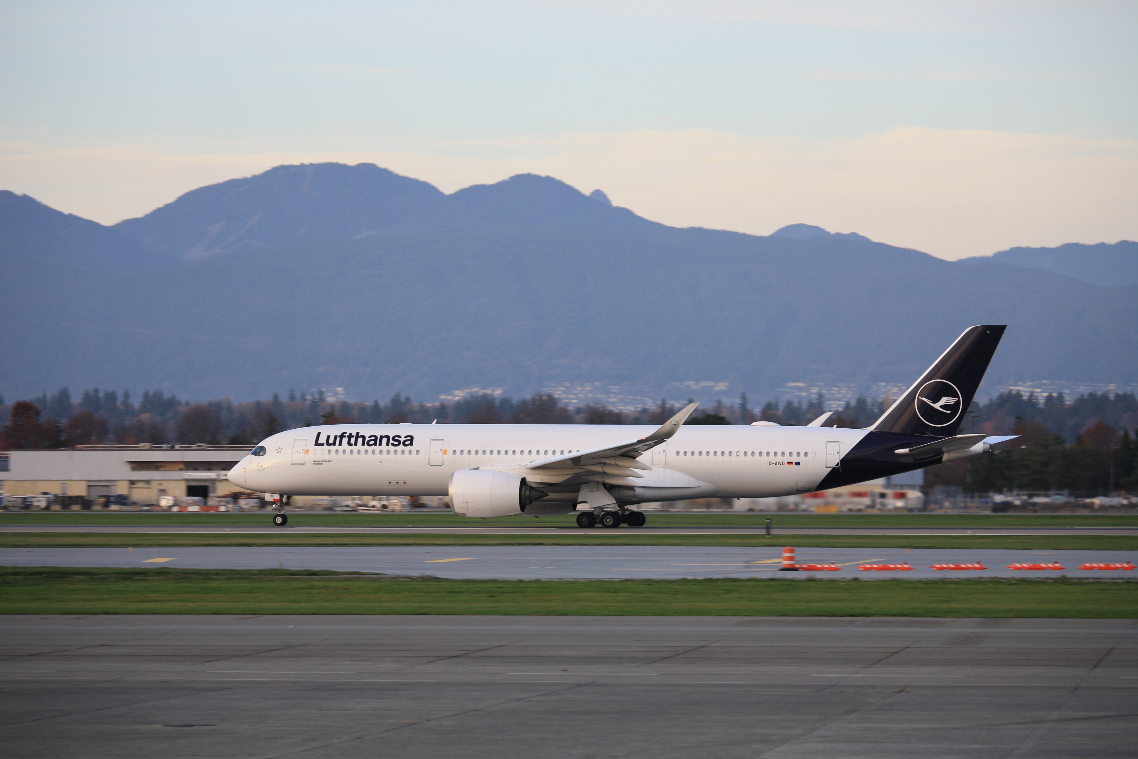 Lufthansa Airbus A350-900
