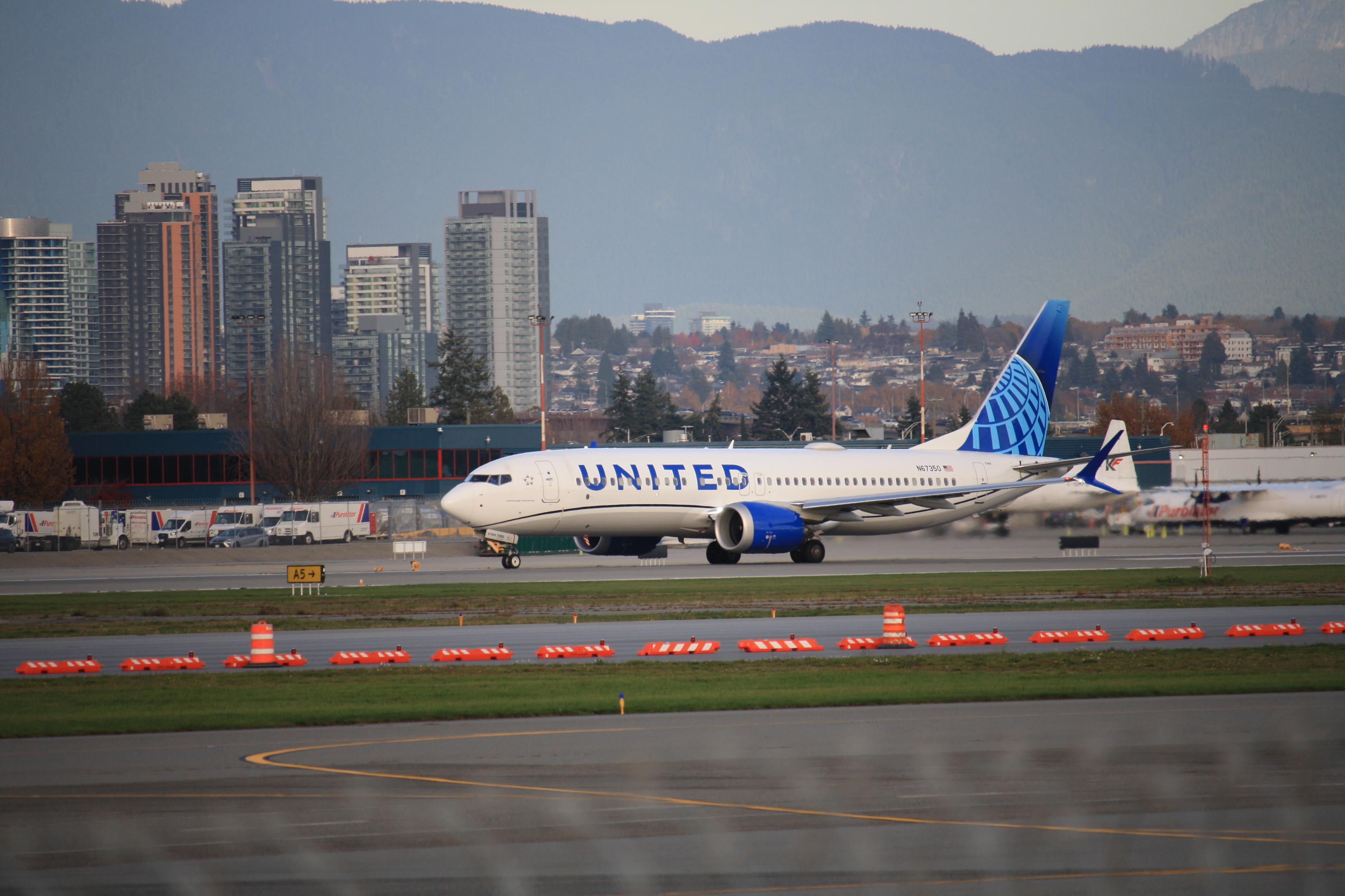 United Airlines Boeing 737 MAX 8