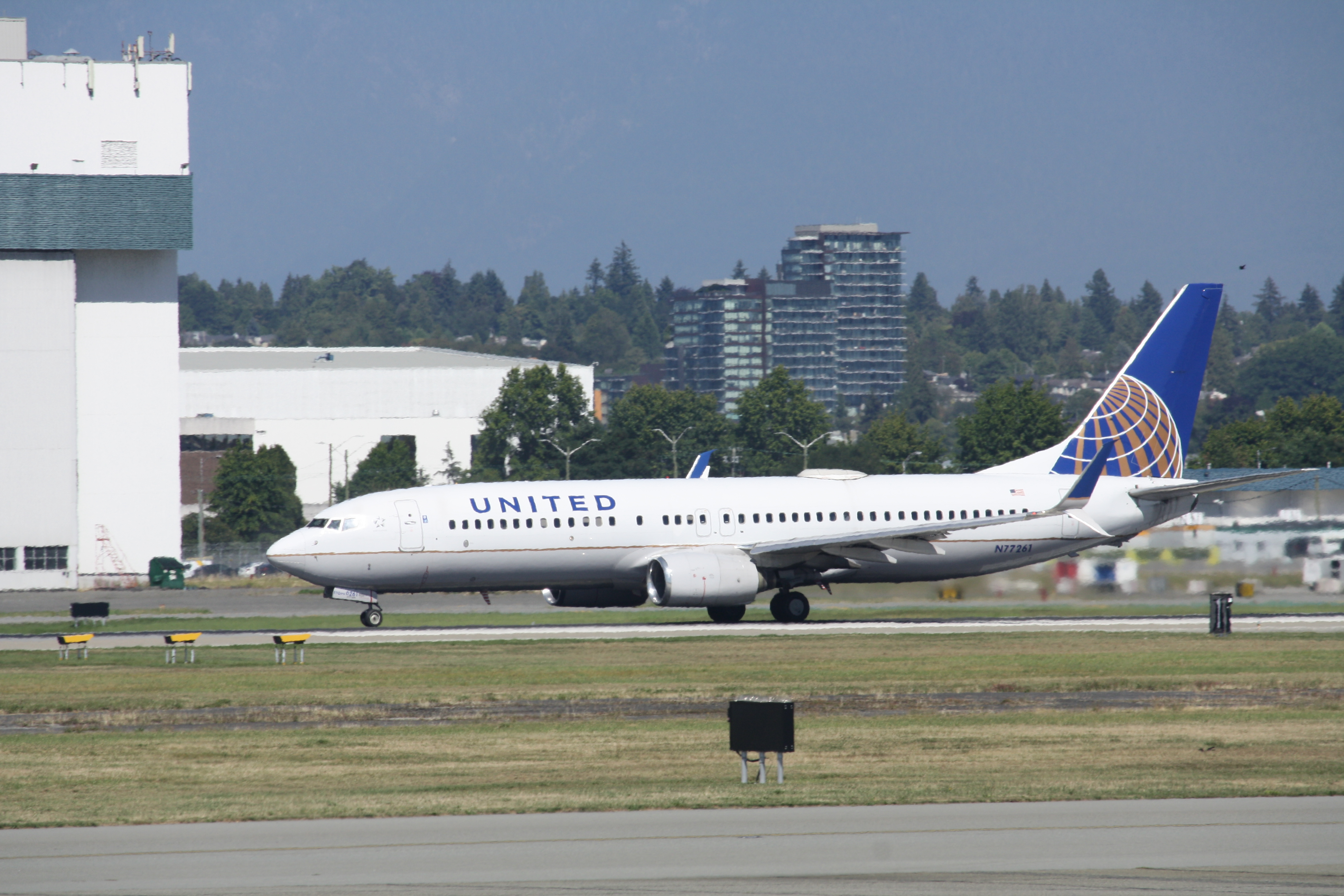 United Airlines Boeing 737-800